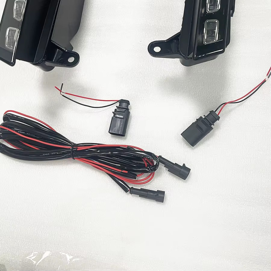 GOLFLIATH LED Tagfahrlicht mit dynamischem Blinker und Nebelscheinwerfer-Abdeckung für Audi Q7 in Schwarz - Bild 2