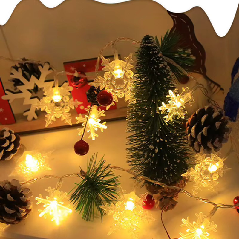 Weihnachts-LED-Lichterkette mit Motiven wie Weihnachtsmann, Elch und Schneemann von lyfs für deine Weihnachtsdekoration - Bild 2