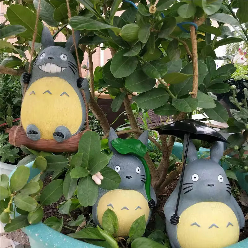 Potdemiel Gartenstatue Totoro Anime Skulptur in Grau aus Harz für Garten und Home Decor - Bild 2