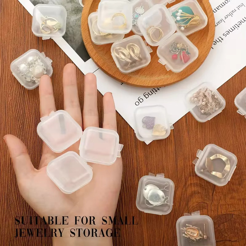 Transparente quadratische Aufbewahrungsbox aus Kunststoff mit faltbarem Deckel als Schmuck-Organizer und Pillenetui, B/T/H: 3,5 x 3,5 x 8,0 cm - Bild 4
