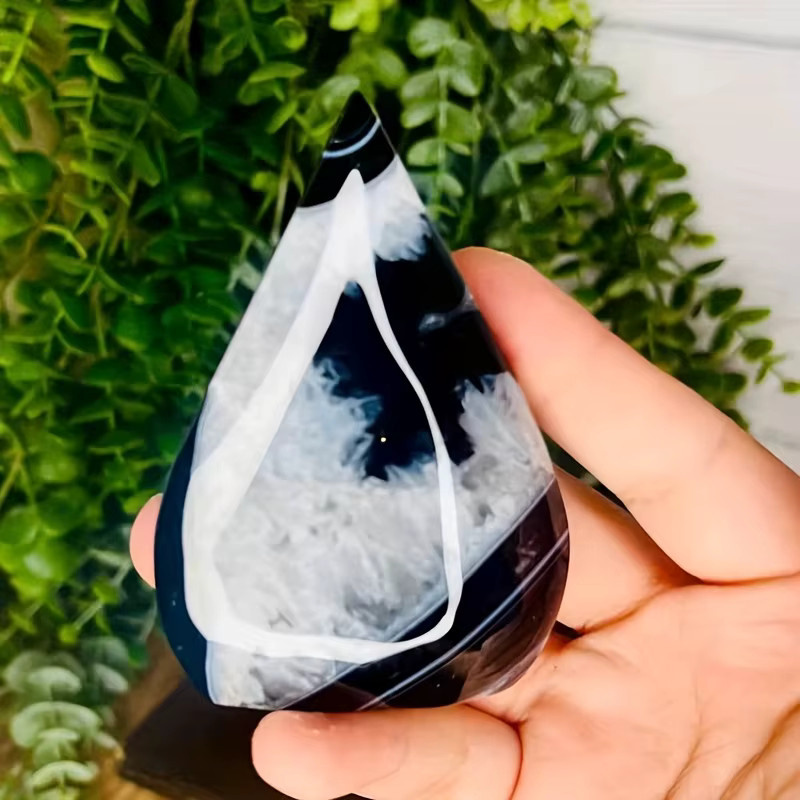 CrystalHola Achat-Pyramide in Schwarz-Weiß als dekoratives Stein-Element für deinen Schreibtisch - Bild 4