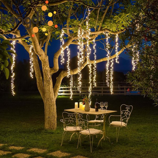 Topdii LED Eiszapfen Lichterkette in Warmweiß, 2,4 m Icicle Drop Girlande für Outdoor-Dekoration - Bild 1