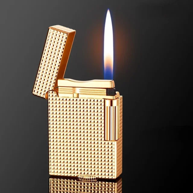 Derui Metallfeuerzeug mit geschnitzter Textur und seitlich verschiebbarer Schleifscheibe in Gold - Bild 1