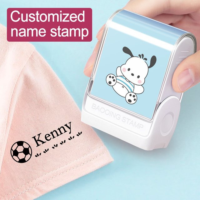 Joytop Personalisierter Namensstempel mit wasserfester Tinte und Pochacco-Design für Kleidung und Schulbedarf - Bild 1