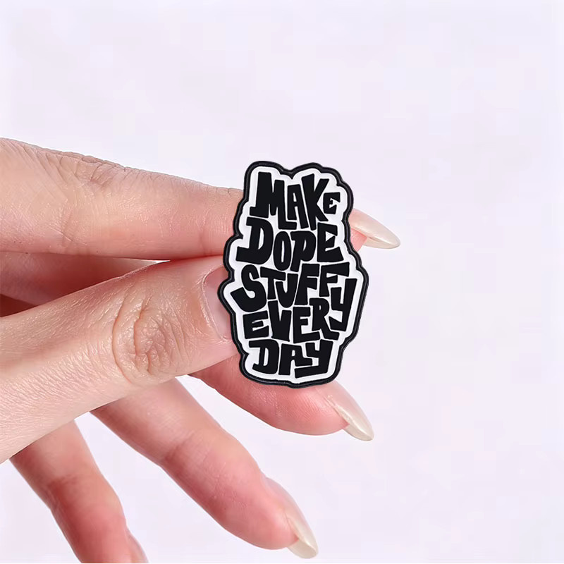 Miss Zoe Emaille-Pins, Broschen, Schwarz, Unisex - Bild 3