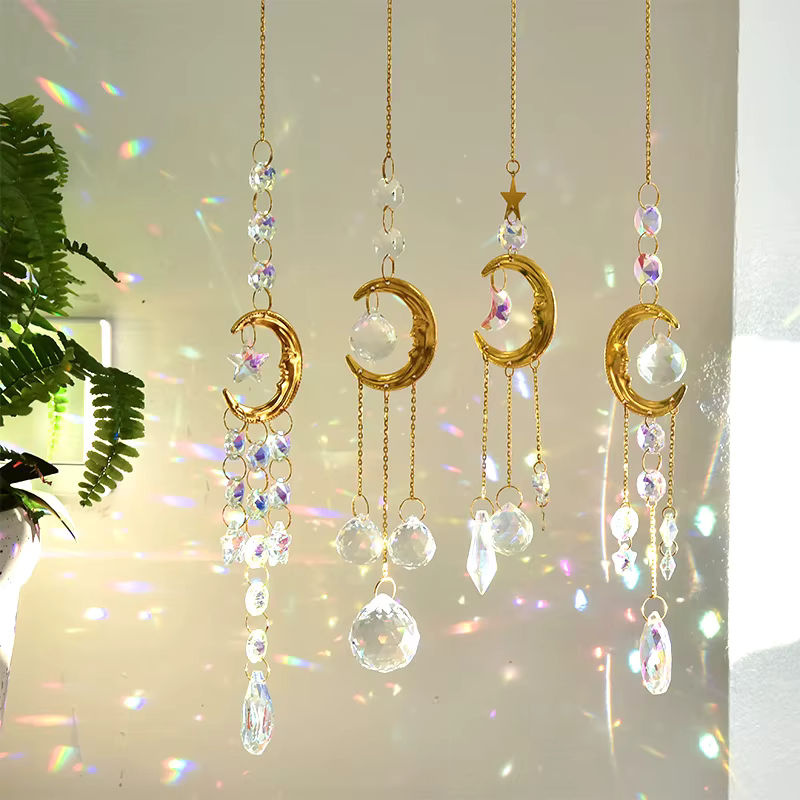 Kristall-Windspiel mit Sonne und Mond als dekorativer Sonnenfänger aus transparentem Glas für Balkon und Terrasse - Bild 4