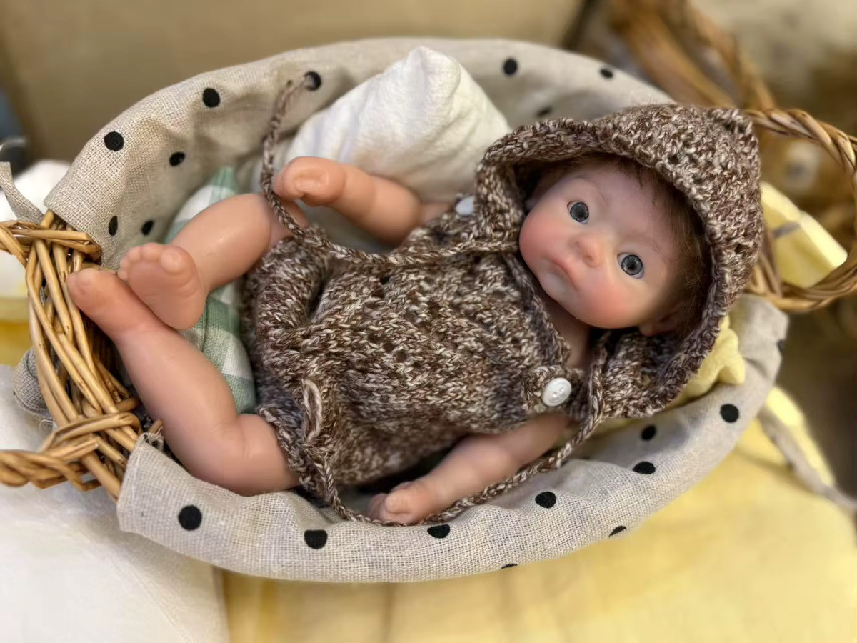 AnjoDoll Reborn Mädchen Puppe aus Silikon in Braun, realistische Neugeborenen-Sammlerpuppe, Höhe: 25,4 cm - Bild 3