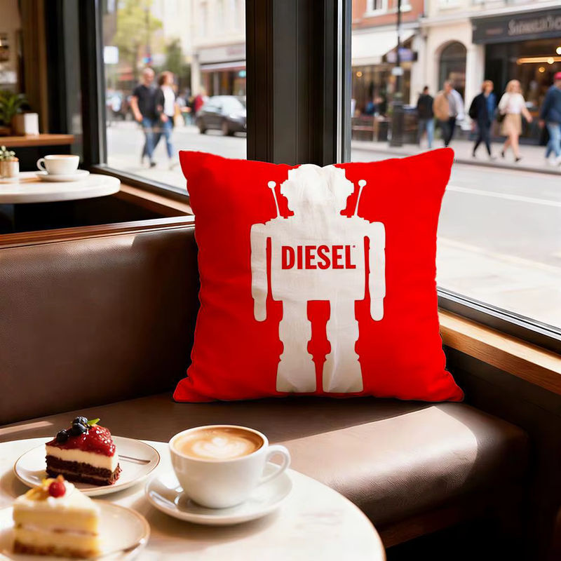Diesel Kissenbezug 4er-Set mit Grafik-Design in Weiß und Rot, quadratisch - Bild 3