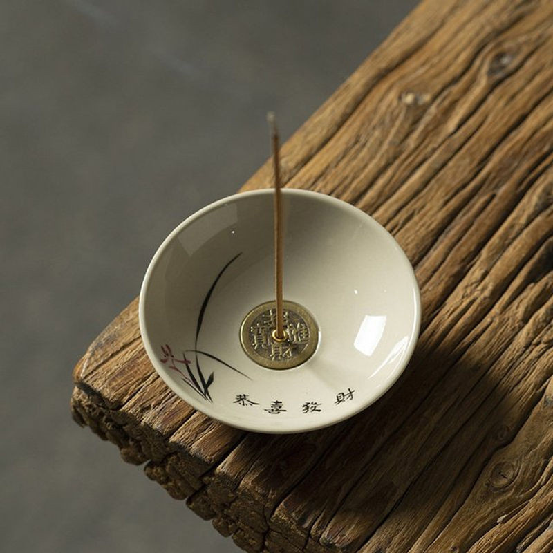 Weihrauchbrenner aus Keramik in Weiß mit floralem Design und orientalischem Stil - Bild 1