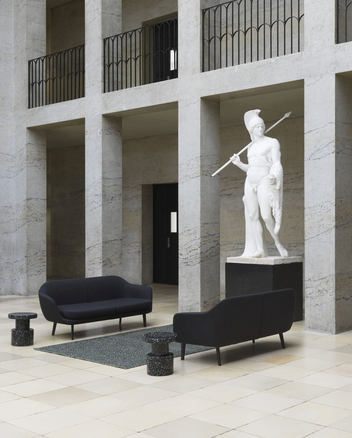 Normann Copenhagen Bit Stool Hocker in Schwarz aus recyceltem Kunststoff mit skandinavischem Design - Bild 3