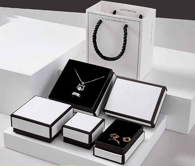 Schmuckverpackungsbox aus Papier für Ohrringe, Ringe, Armbänder und Halsketten in Schwarz und Weiß - Bild 1