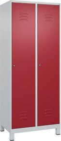 C+P Spind Classic PLUS Garderobenschrank mit 2 Abteilen, Füße, Zylinderschloss, 4 Garderobenhaken, Farbe: Grau/Rot, H x B x T: 195 x 80 x 50 cm - Bild 1