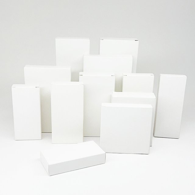 Individuell anpassbare weiße Kartonbox aus Wellpappe und Papier mit Klappverschluss - Bild 1