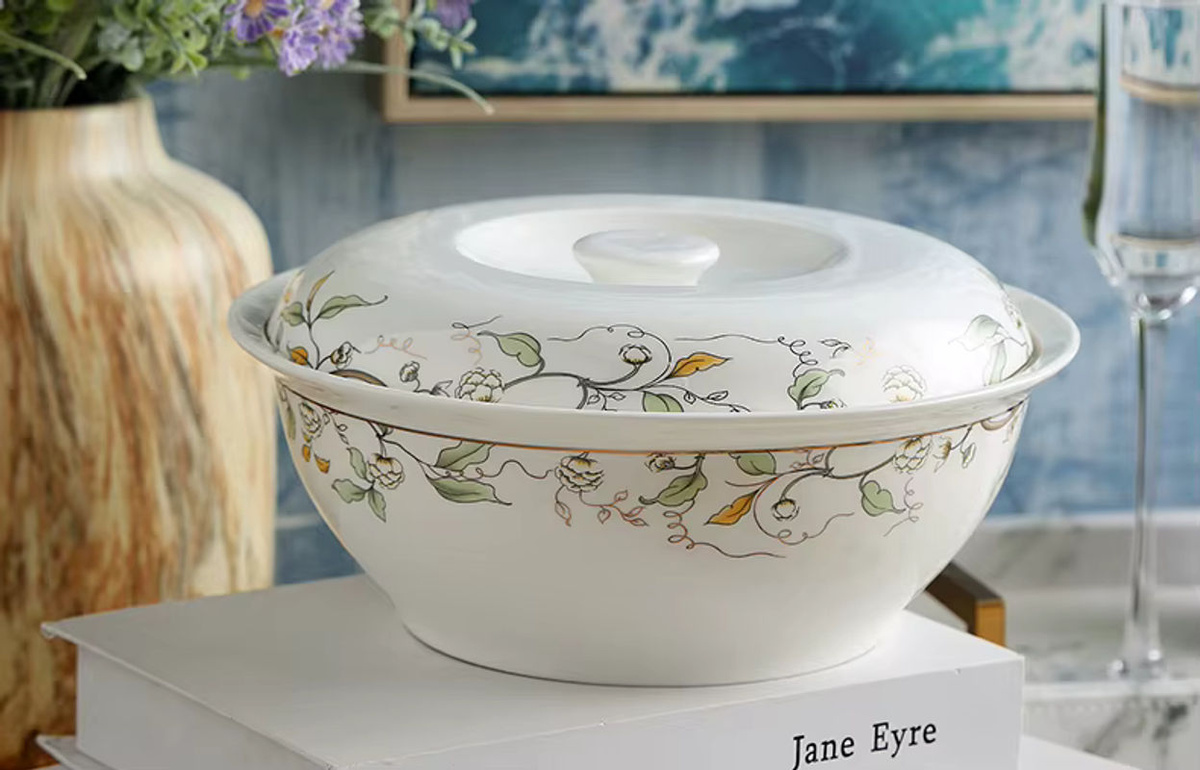 Japanische Suppenschale aus Bone China mit Deckel, weiß und gold mit floralem Wellen- und Blattmuster, Durchmesser: 22,9 cm - Bild 5