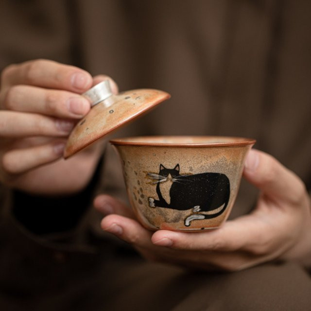 PDQ Japanische Shino-Glasur Teeschale mit Deckel, handbemaltes silbernes Katzen-Berg-Design, Keramik-Gaiwan für die Teezeremonie in Silber und Multicolour - Bild 1