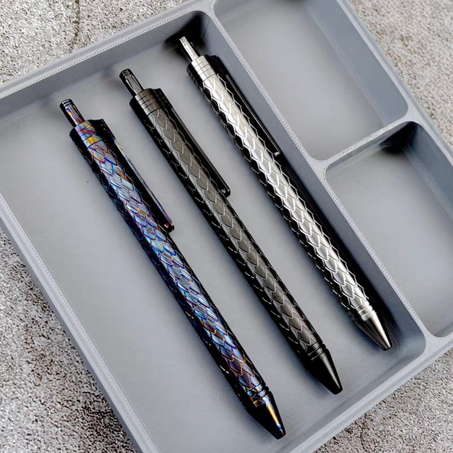 Hochwertiger Rollerball-Stift aus Drachenschuppen-Zirkoniumlegierung und Titan-Damast in Multicolour für Business und EDC - Bild 1