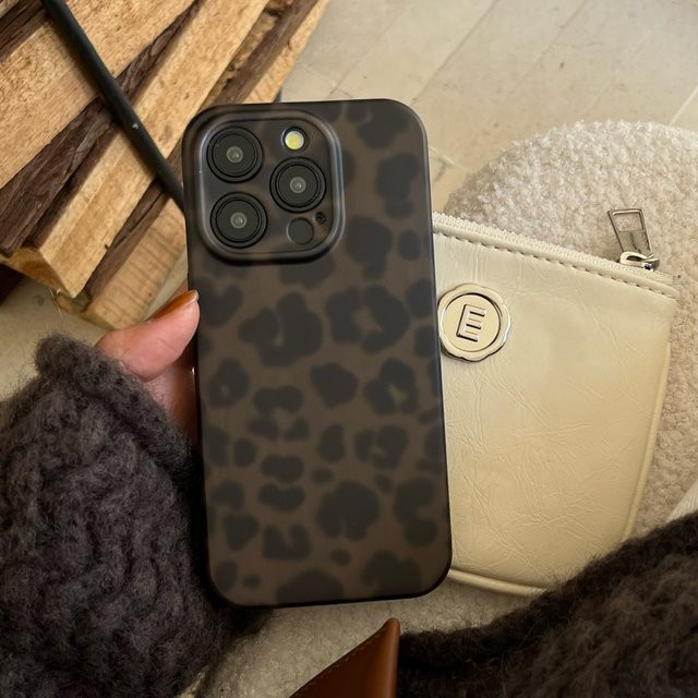 Matte Handyhülle mit Leopardenmuster in Olivgrün und Schwarz für iPhone 17, 16, 15, 14, 13, 12, 11 Pro Max Plus und 17 Air - Bild 1