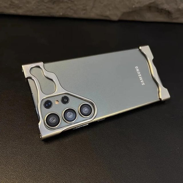 Stoßfeste Bare-Metal Schutzhülle aus Aluminiumlegierung für Samsung Galaxy S25 S24 S23 Ultra Plus mit Linsenschutz in Gold - Bild 1