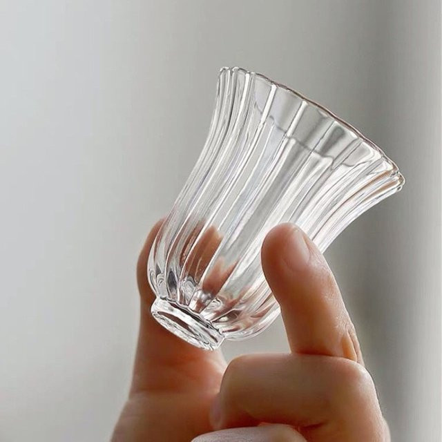 Transparente Mini-Teetasse aus Glas im japanischen Stil mit Blütenblatt-Design für Gongfu-Teesets, 50 ml - Bild 1