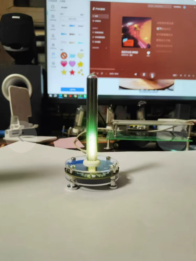 Kreatives Desktop-Ornament Glow Tube Pickup Light mit RGB LED-Beleuchtung in Multicolour für Rhythmus- und Atmosphären-Dekoration - Bild 2
