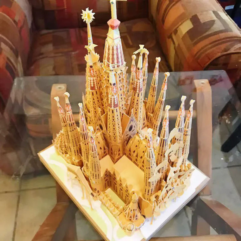Moquerry Papiermodell Sagrada Familia Kathedrale DIY Bastelset in Beige - Bild 3