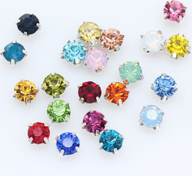 Bunte Glaskristall-Strasssteine in Transparent und Multicolour mit silberner Klauen-Basis zur DIY-Verzierung von Kleidung, Schuhen und Taschen, Größe 3–10 mm - Bild 1