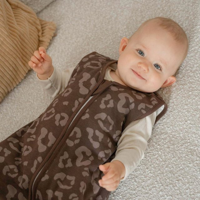Emma & Noah Ganzjahresschlafsack für Babys aus Bio-Baumwolle in Braun, 2.5 TOG - Bild 1