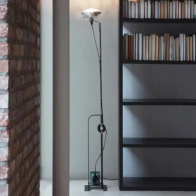 MZISOSOD Nordische Stehlampe aus Metall in Chrom, skandinavisches Design für Wohnzimmer und Schlafzimmer - Bild 2