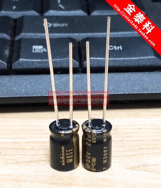 Nichicon MUSE KZ Audio-Kondensator 22 uF 50 V mit Kupferfüßen in Schwarz - Bild 1