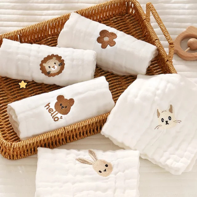 Weiche 6-lagige Baby-Spucktücher aus Baumwolle mit Stickerei für Neugeborene und Kleinkinder, Set aus Waschlappen und Gesichtstüchern, Weiß und Mehrfarbig - Bild 1