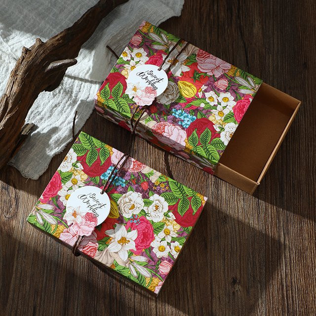 Dekorative Pralinenschachtel aus Kraftpapier im Waldstil für Hochzeit, Geburtstag oder Party, braun und mehrfarbig - Bild 1