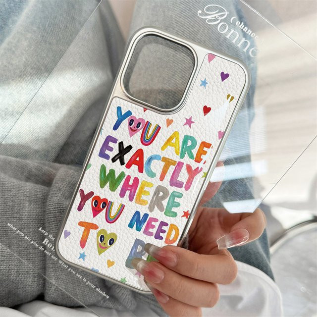 AIR PLUS Sturzsichere Handyhülle mit Leder-Textur und bunten Buchstaben für Apple iPhone 11 bis 16 Pro Max, Mehrfarbig - Bild 1