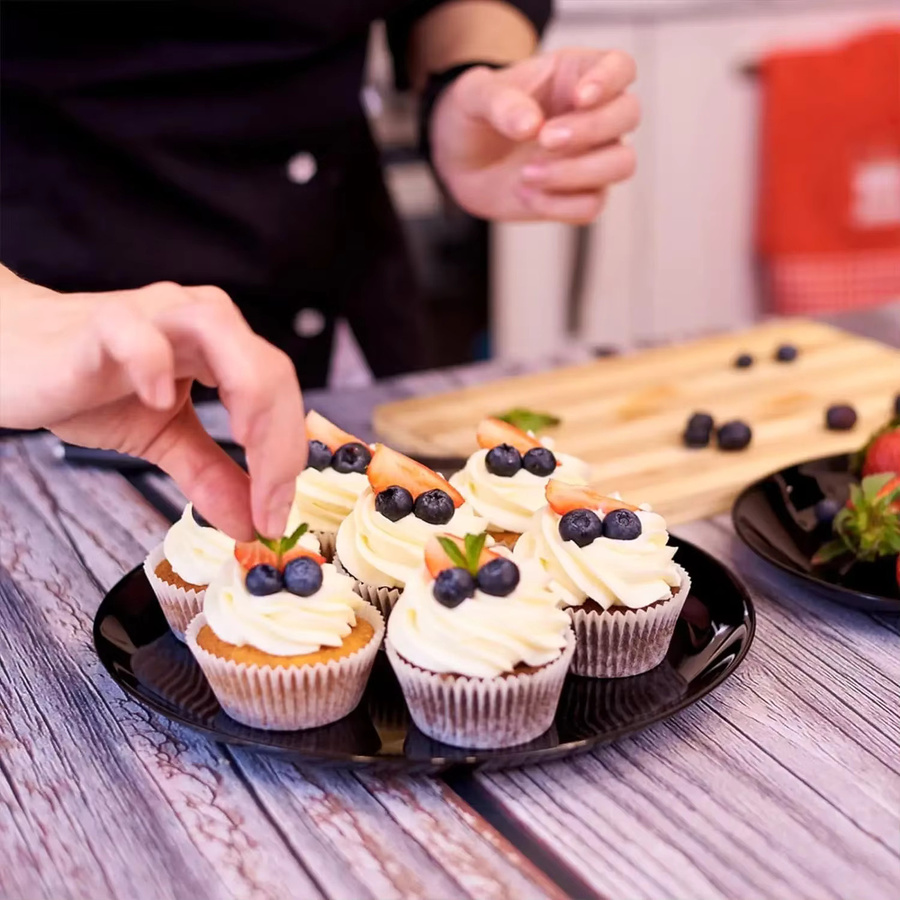 Bunte Backförmchen aus Papier für Cupcakes und Muffins in verschiedenen Farben - Bild 4
