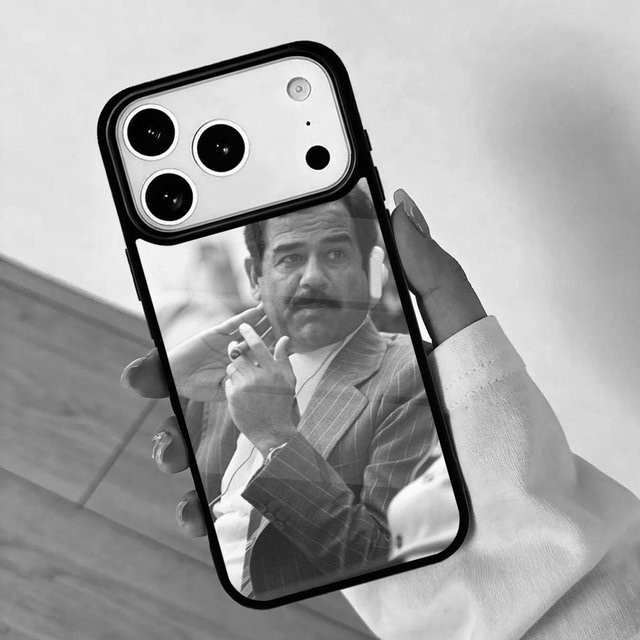 Weiche Handyhülle mit Saddam Hussein Irak Motiv für Apple iPhone 17 Air 16 Pro Max 15 Pro Max 14 13 12 11 Mini und 16 Plus in Multicolour - Bild 1