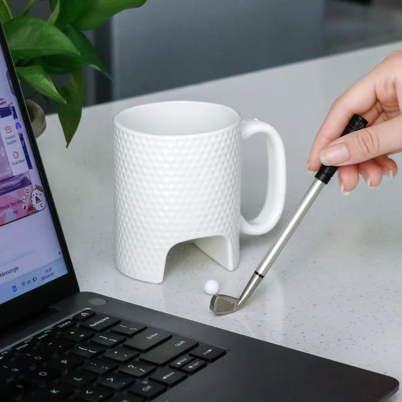 Geschenkset für Golf Liebhaber mit Keramik Tasse in Golf Form und Kugelschreiber aus Metall in Weiß - Bild 2
