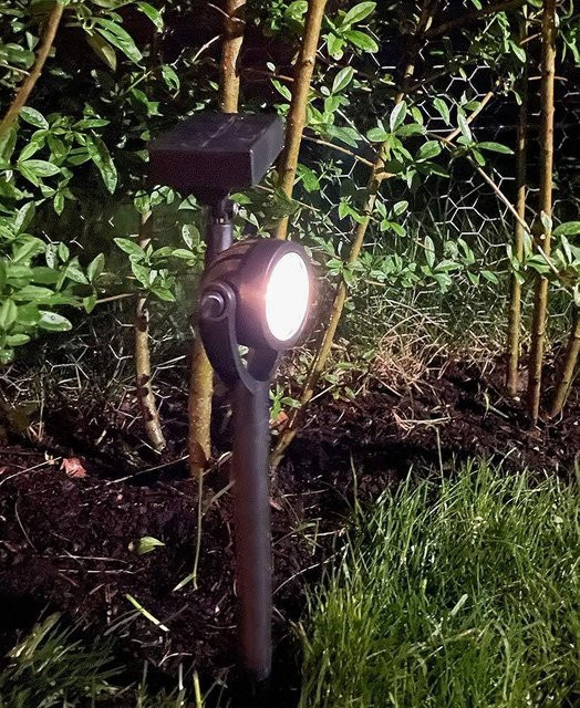 Solar Gartenstrahler LED Schwarz mit Erdspieß und Dämmerungssensor, Höhe: 34 cm - Bild 1