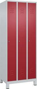 C+P Spind Classic PLUS Garderobenschrank mit 3 Abteilen, Füße, Zylinderschloss und 3 Garderobenhaken, Grau/Rot, H x B x T: 195 x 75 x 50 cm - Bild 1