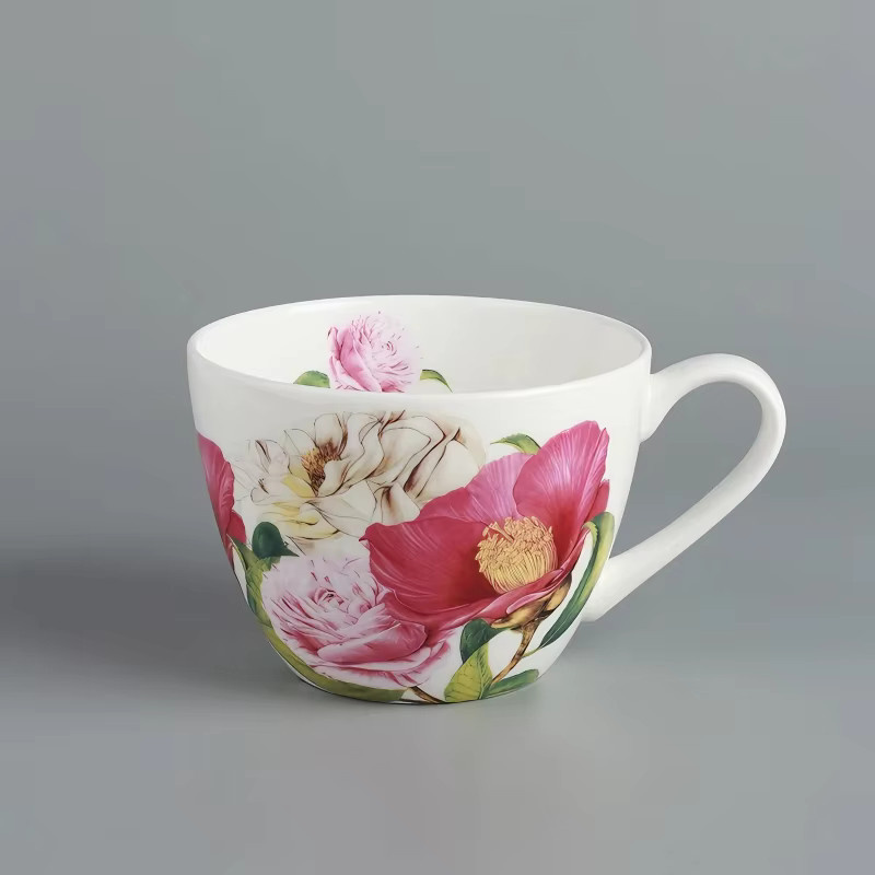 Bacugi Frühstückstasse aus Knochenporzellan mit floralem Design in Weiß und Gelb, 550 ml - Bild 2