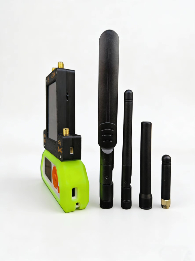 KUXA Flipper Zero 4-in-1 Predator-Modul mit 5G WLAN, ESP32-C5, GPS-Positionierung und 2,8-Zoll-Bildschirm in Schwarz und Multicolour - Bild 3