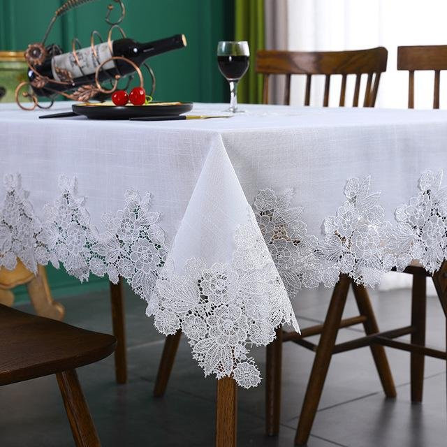 Moderne Tischdecke von A Family Of Home Textiles aus Leinen-Baumwoll-Mischung mit Blumenmuster und Spitzenmuster in Weiß oder Grau, B/T: 65 x 65 cm - Bild 1