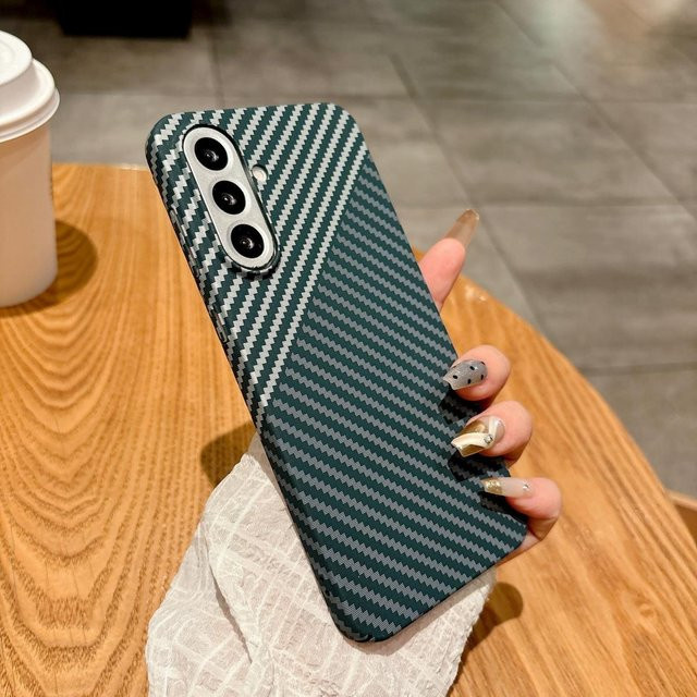 Magnetische Schutzhülle mit Kohlefaser-Textur aus PC für Samsung Galaxy S25 Plus, S24, S23, S22 und Note 20 Ultra in Grün - Bild 1