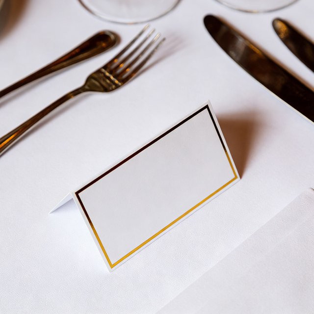Elegante Blanko-Tischkarten mit Goldfolienrand in Weiß aus Papier für Hochzeit, Party und besondere Anlässe - Bild 1