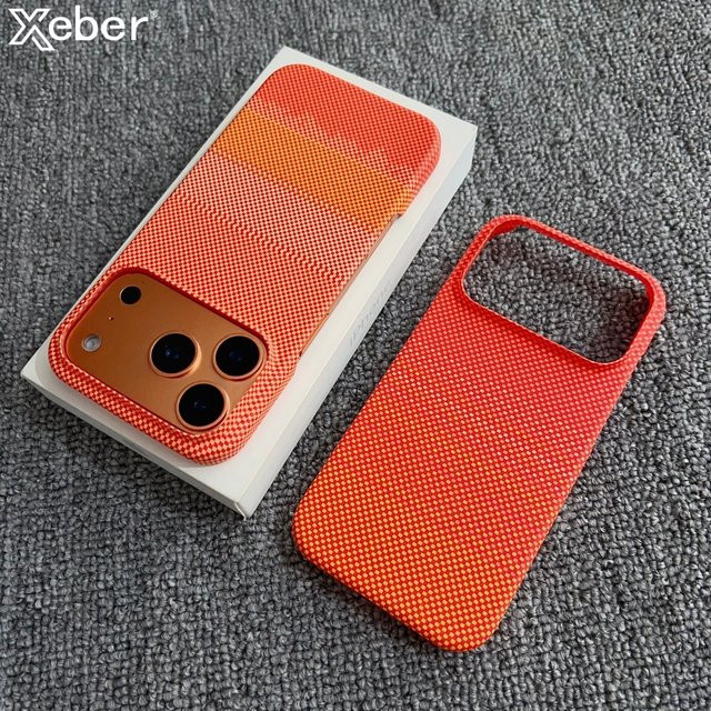 Xeber MagSafe Magnetische iPhone Hülle mit Dünne Linienmuster Kohlefaser Design in Schwarz und Orange für iPhone 17 16 Plus 15 Pro Max 14 13 12 Rahmenlose PC-Stoßfängerhülle - Bild 1
