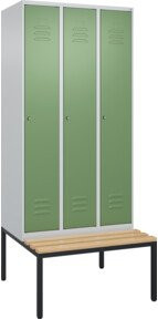 C+P Spind Classic PLUS Garderobenschrank mit Sitzbank, 3 Abteile, Zylinderschloss, 4 Garderobenhaken, mittige Trennwand, B/T/H: 212,0 x 90,0 x 81,5 cm - Bild 1