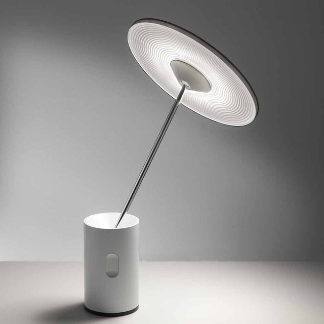 Artemide Sisifo LED-Tischleuchte aus Messing und Aluminium, dimmbar und verstellbar, in Gold/Messing oder Weiß - Bild 1