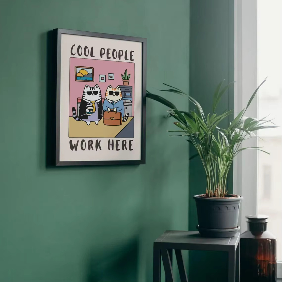 Lustiges Katzenposter Coole Leute arbeiten hier – Moderner Wandkunstdruck für dein Büro oder Heimbüro in Mehrfarbig - Bild 4