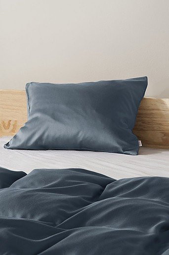 Jotex NOELA Kissenhülle aus Mako-Satin in Blau - Bild 1