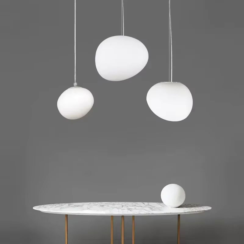Foscarini Gregg Pendelleuchte aus Glas in Transparent oder Weiß als runde Globus-Hängeleuchte für dein Wohnzimmer - Bild 2