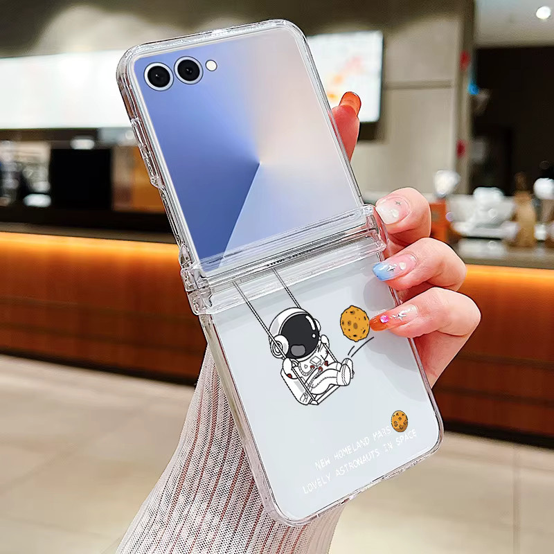 YISHANGOU Klare Handyhülle mit Astronauten Muster für Samsung Galaxy Z Flip 7, Z Flip 6, Z Flip 5, Z Flip 4 und Z Flip 3 aus hartem PC - Bild 2