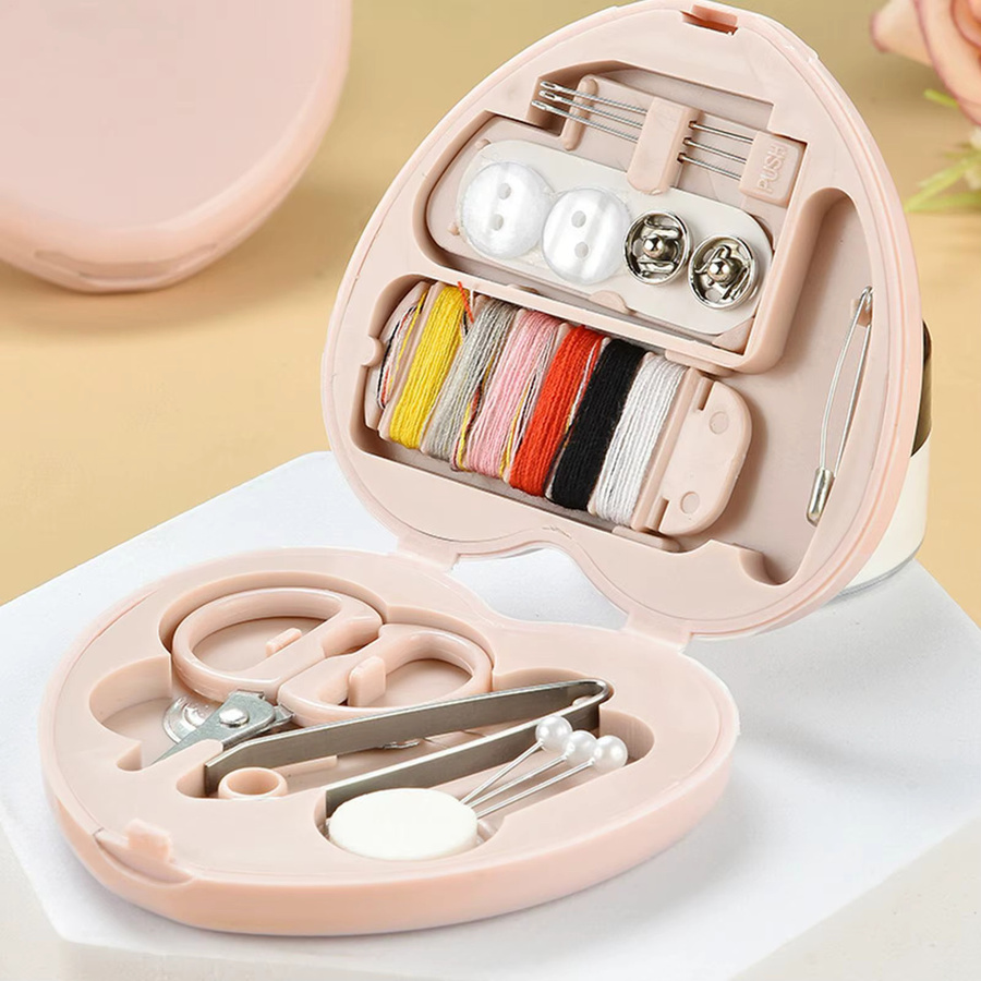 Tragbares Reise-Nähset in Pink mit faltbarem Etui für unterwegs und für Anfänger - Bild 2